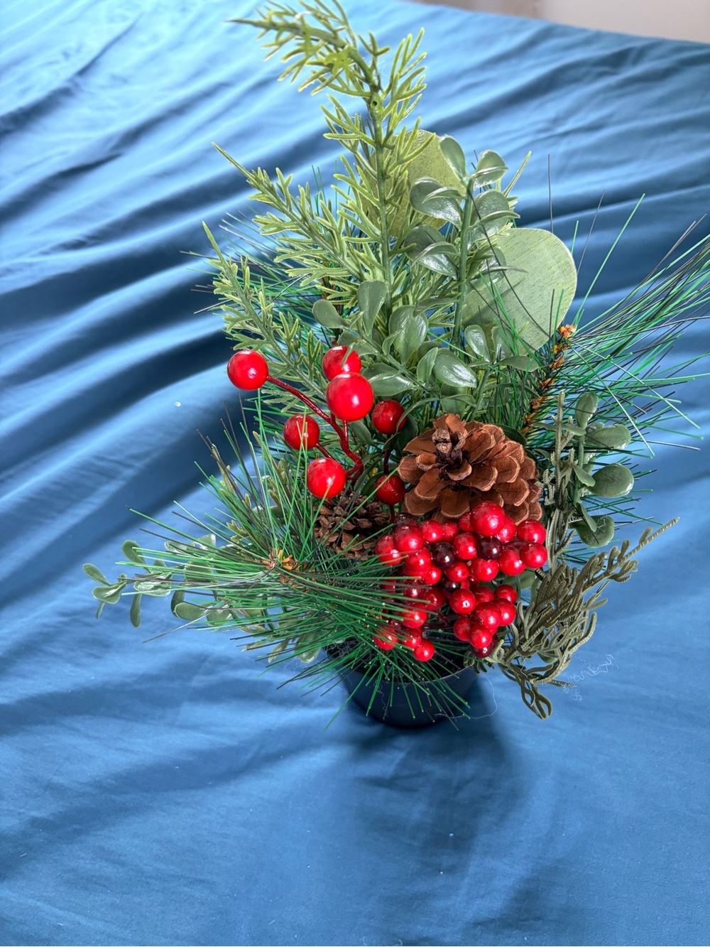 Faux Evergreen Christmas Arrangement Red Berries Pinecones Black Pot 15”